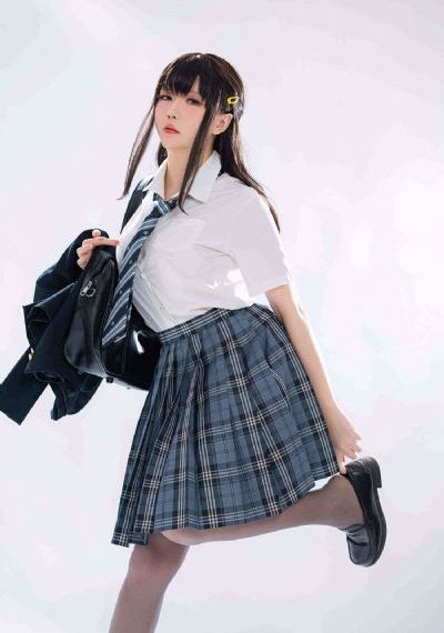 欧美女明星棒球帽街拍_超清高清电影在线