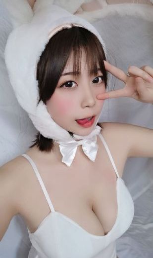 亚洲丰满熟妇在线播放gif_老版国语字幕